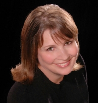 logo Amanda Stevens